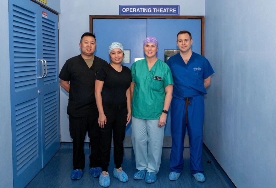 SurgicalTeam-ezgif.com-webp-to-jpg-converter-950x650